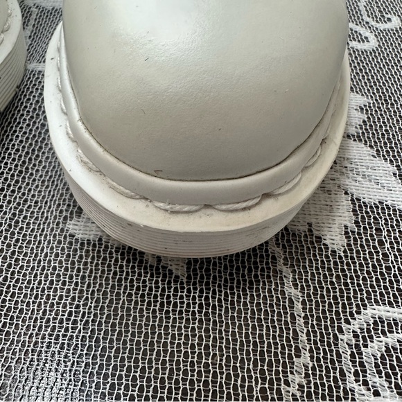 Dr. Martens 1461 Mono Smooth Leather
Oxford Shoes in White Unisex - Picture 6 of 16